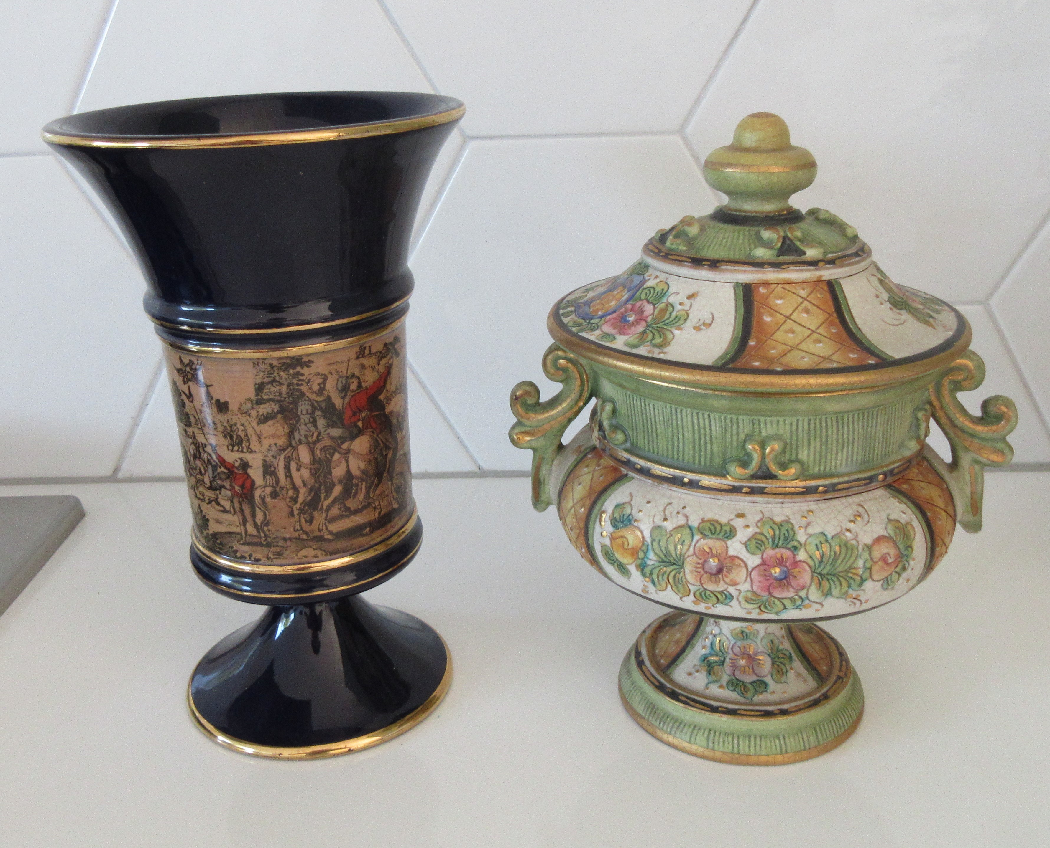 Niet of onleesbaar gesigneerd - Il Verrocchio & Gialletti Deruta - Florence & Deruta - Ceramic Vase & lidded cer verkocht voor € 1!