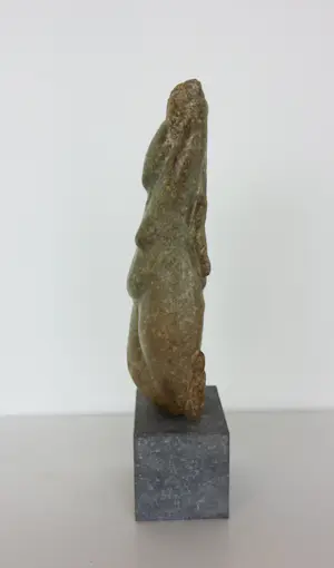 Monica van Dael - Sculptuur van natuursteen, Vrouwentorso kopen? Bied vanaf 400!