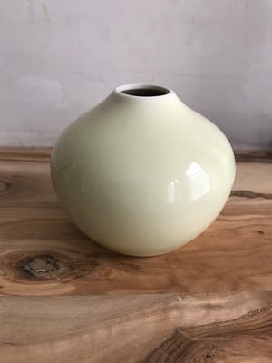 Han Knaap - Handgedraaid klein geel vaasje St. Maarten Porcelein kopen? Bied vanaf 12!