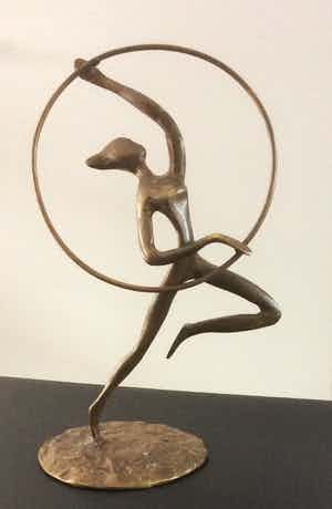 Niet of onleesbaar gesigneerd - Danseres met hoepel verkocht voor € 1!