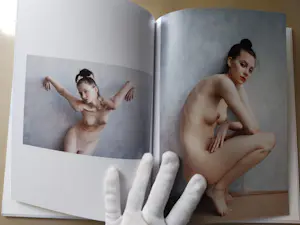 Lidiia Khaikara - "Meisje op de bal" + Fotoboek "Lichte kamers" kopen? Bied vanaf 160!