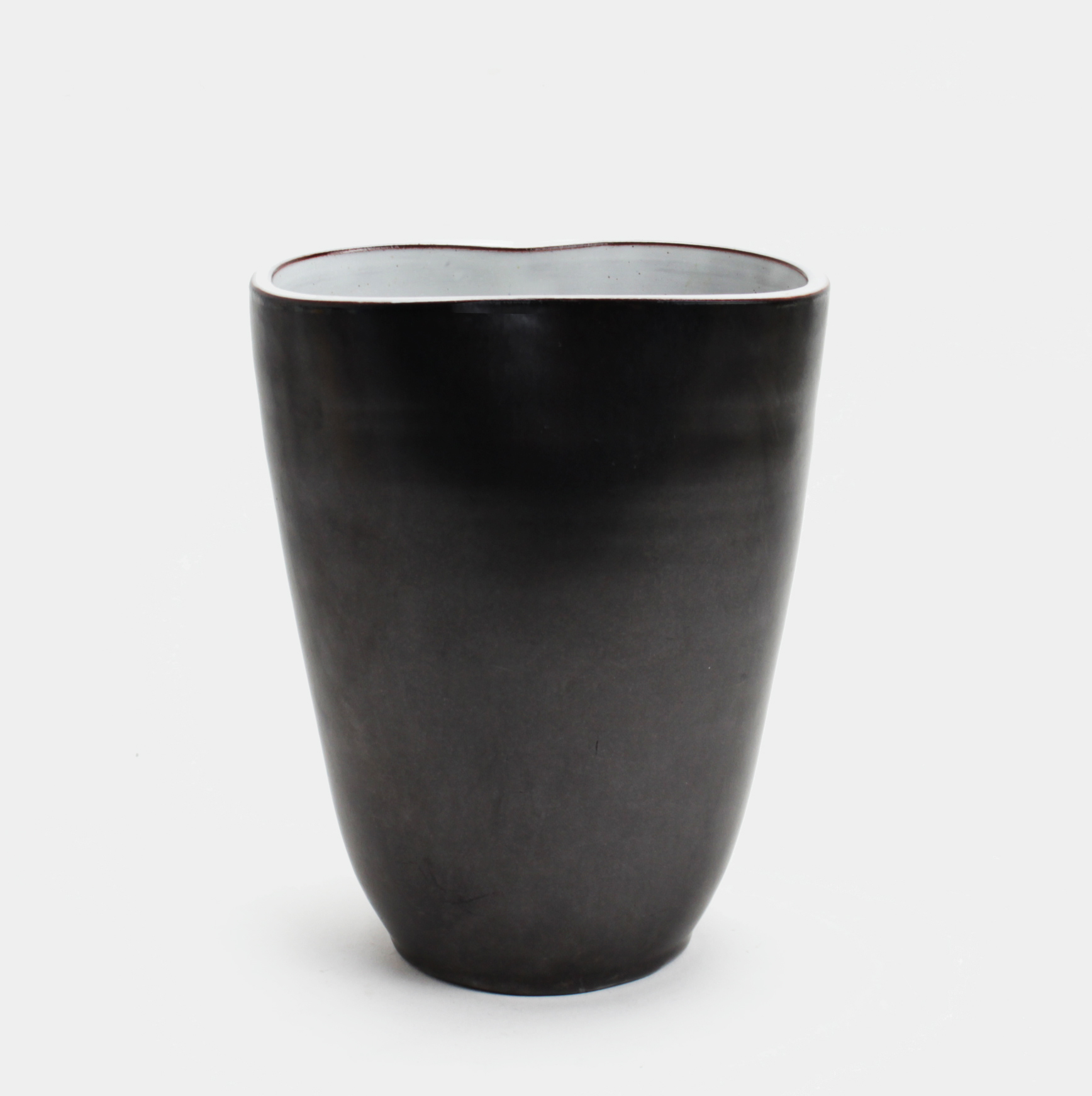 Potterie Ravelli - zwarte aardewerk vaas verkocht voor € 10!