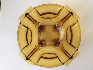 Niet of onleesbaar gesigneerd - Art Deco persglas schaal kopen? Bied vanaf 1!