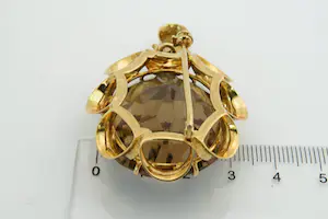 18K Goud - Klassiek 18 Krt gouden montuur met grote (ca 85ct!!) rook-kwarts edelsteen kopen? Bied vanaf 340!