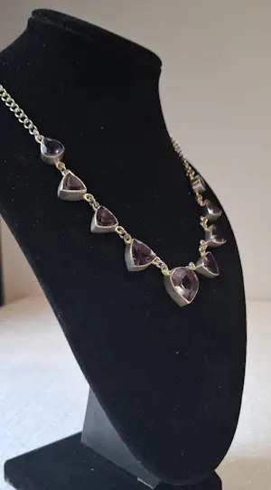 zilveren colier met 9 gefactureerd Amethist. ruwe natuurlijke amethist. kopen? Bied vanaf 75!