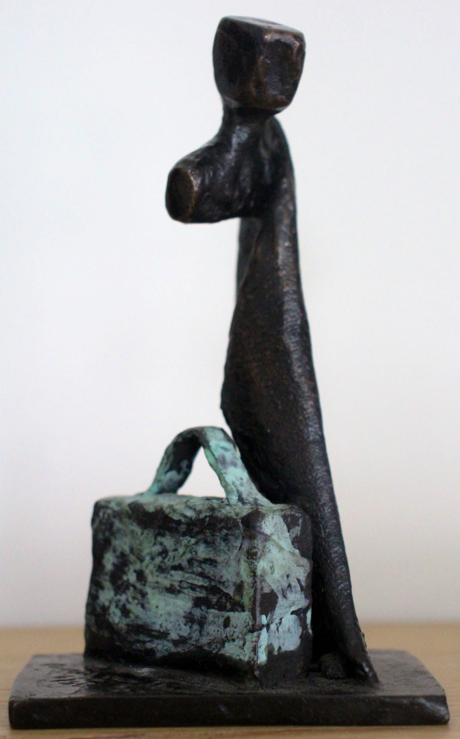 Renee van Leusden - Bronzen beeldje: Les bagages - 2002 kopen? Bied vanaf 175!