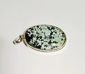 In nieuwstaat zilveren hanger met Spider web Green Turquoise kopen? Bied vanaf 70!