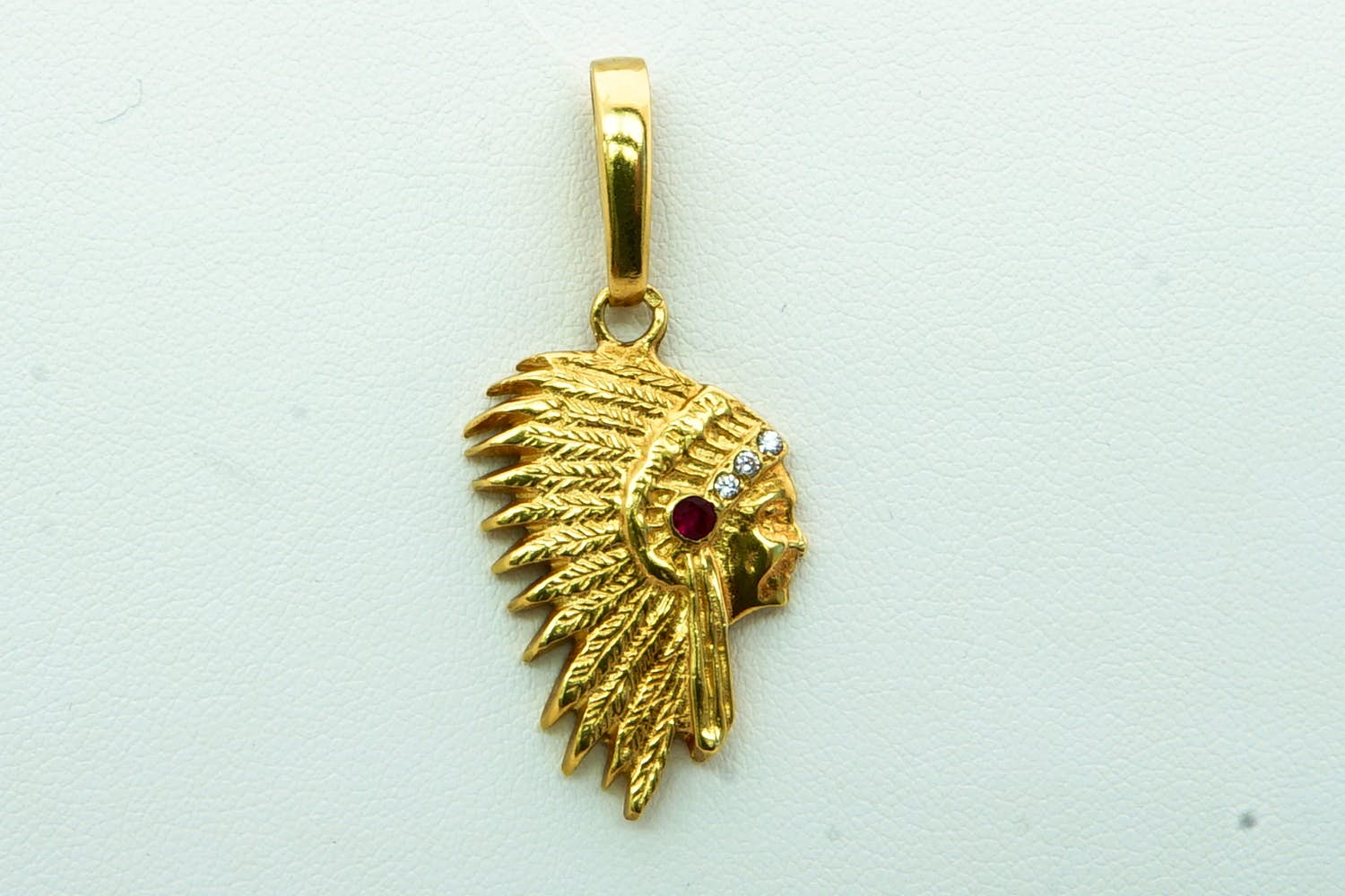 69 - Mooi gedetailleerde gouden 18krt Indiaan en profil hanger  - gekeurd kopen? Bied vanaf 230!