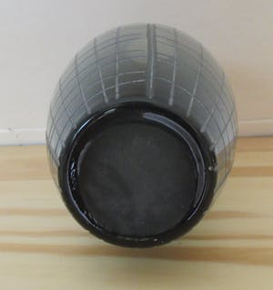 Niet of onleesbaar gesigneerd - Blauwe grijze geometrisch geslepen MCM ovale vaas kopen? Bied vanaf 1!