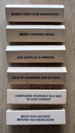 Jenny Holzer - De "Truisms Stamp Set" verkocht voor € 450!