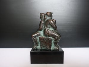 Karin Beek - "Familie" in brons kopen? Bied vanaf 50!