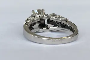 18 karaat witgouden solitair ring met een briljant geslepen diamant van 1.20 ct kopen? Bied vanaf 2800!