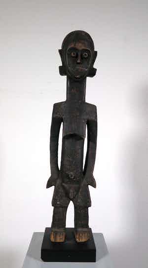 Keaka - Hout, Staand vrouwenfiguur verkocht voor € 1!