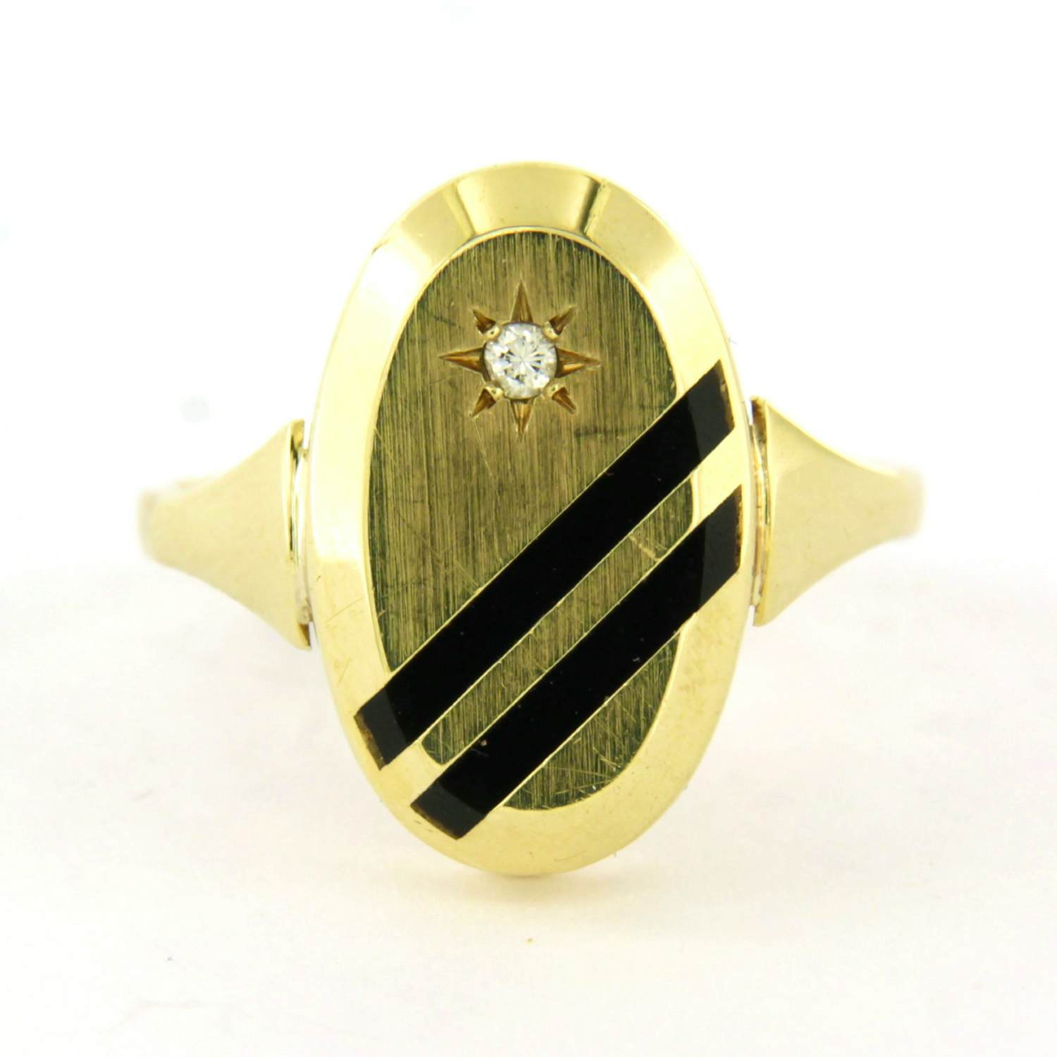 14k geelgouden ring bezet met onyx en briljant geslepen diamant tot. 0.02ct kopen? Bied vanaf 300!