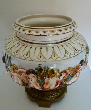 Real Fabbrica Capodimonte - Een mooie grote Italiaanse coupe op koperen voet. kopen? Bied vanaf 50!