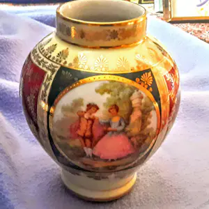 AcheterDW Karlsbader Porzellan - Vase Josef Kuba JKW Dekor Karlsbad handbemalt Galante Szene 40er Jahre? Enchérissez de 85!