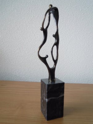 Corry Ammerlaan - Sierlijk slank beeldje op zwart marmeren voetje kopen? Bied vanaf 20!