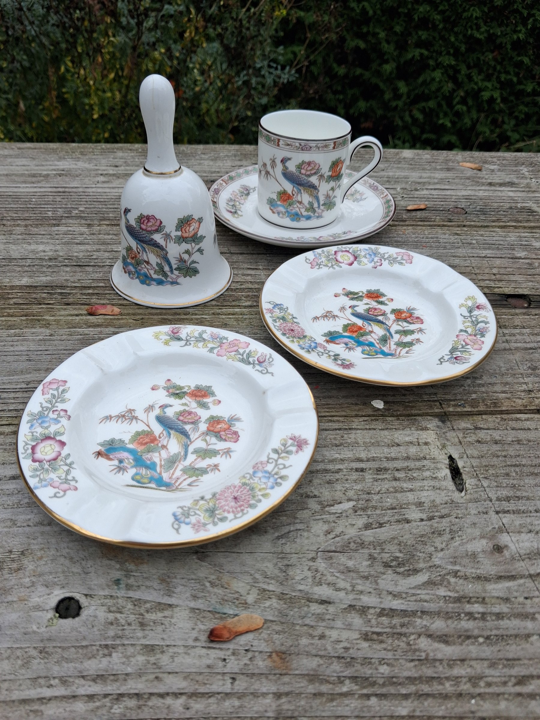 Wedgwood - Kutani Crane tafelbel,espresso k/s 2 asbakjes kaufen? Bieten Sie von 45!