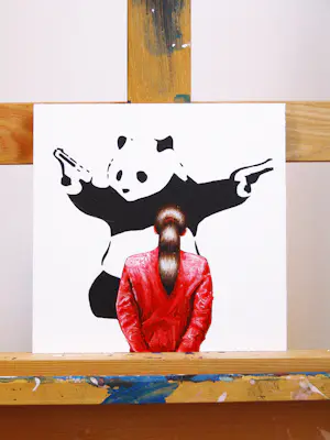 Gerard Boersma - Shooting Panda (Vrouw genietend van schilderij Banksy) kopen? Bied vanaf 125!