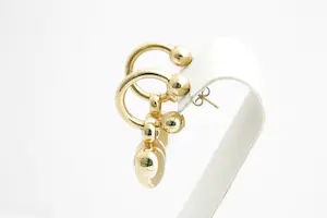 34 -  Opvallende set 18 karaats geel-gouden "open" Creolen met hart oorstekers kopen? Bied vanaf 470!