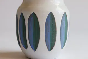 Potterie Hans Wagner - Fifties vaas met bladeren. kopen? Bied vanaf 1!