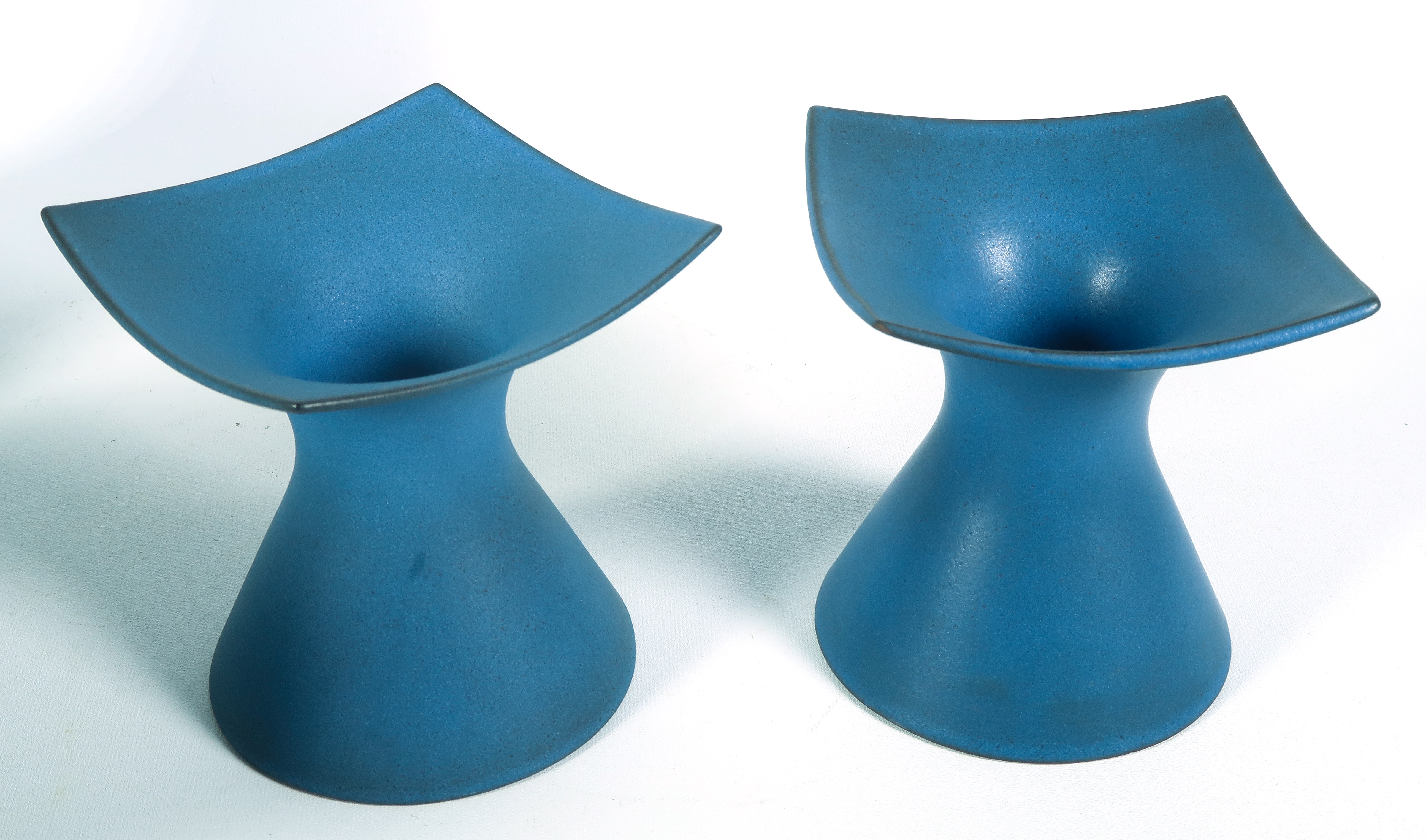 Zweitse Landsheer - Lot van 4 keramieken Cor Unum vazen kopen? Bied vanaf 60!