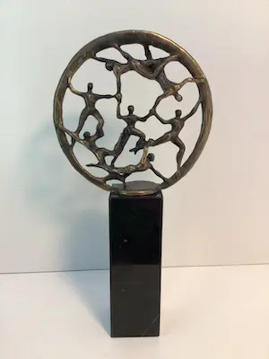 Corry Ammerlaan - Sculptuur “ Samenwerking door beweging “ kopen? Bied vanaf 1!
