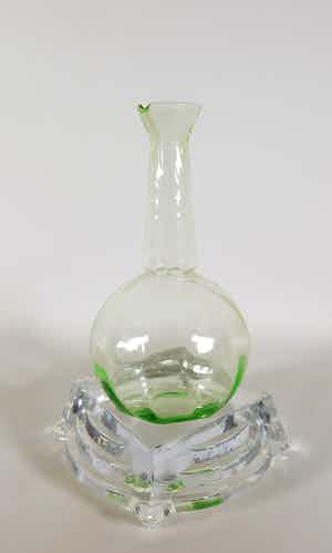 Borek Sipek - Mondgeblazen karaf met houder - Ontwerp voor DSM verkocht voor € 50!