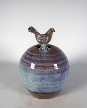 Niet of onleesbaar gesigneerd - Aardewerk, Pot met vogel kopen? Bied vanaf 1!