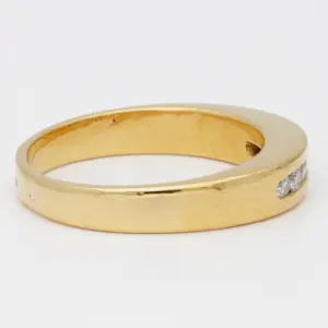 Geelgouden rij ring bezet met 8 briljant geslepen diamanten ca. 0.16 .ct kopen? Bied vanaf 275!