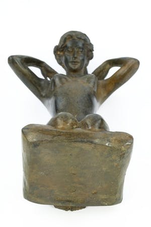 Pierre Chenet - Bronzen beeld van vrouwelijk naakt met halsketting kopen? Bied vanaf 295!