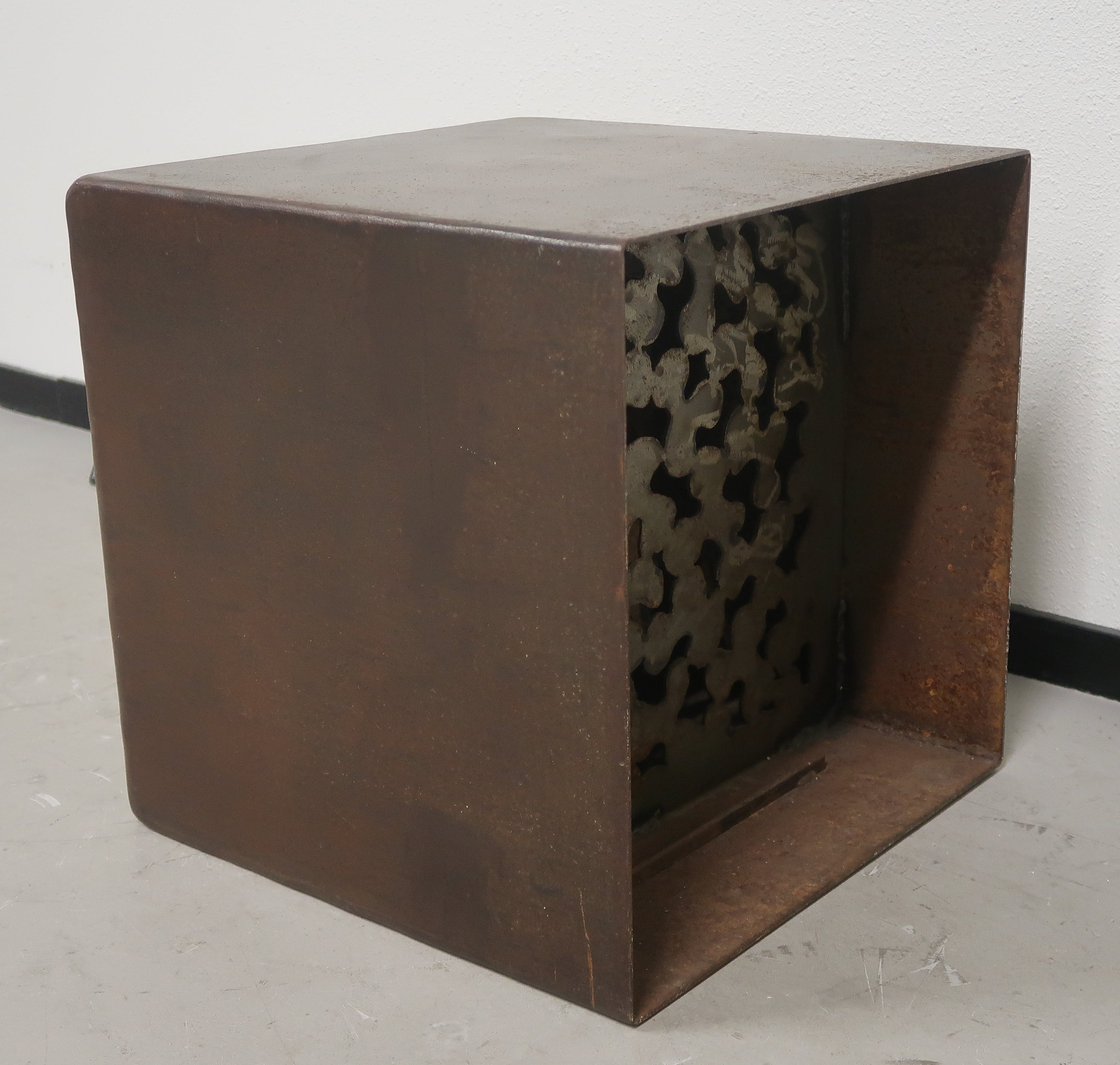 Joop Haring - Stalen kubus, Zonder titel (Groot) kopen? Bied vanaf 200!