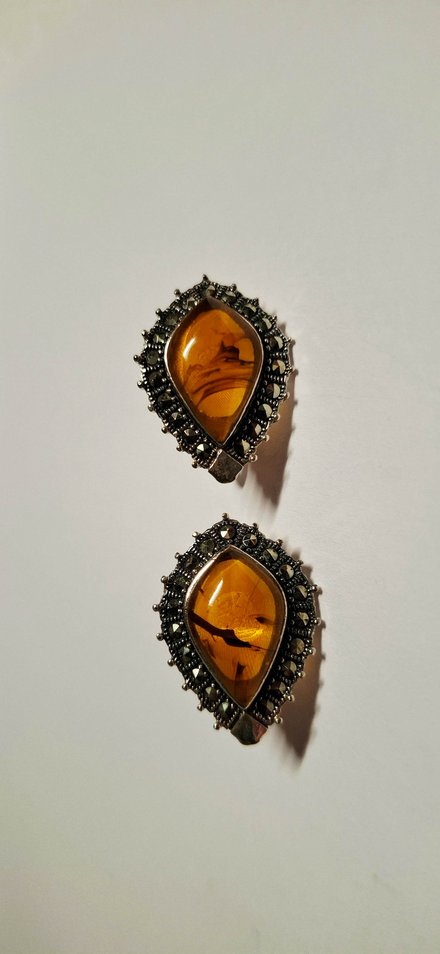 Vintage teardrop oorbellen met gouden amber en marcasiet kopen? Bied vanaf 75!