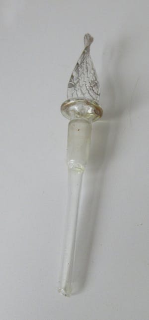 Niet of onleesbaar gesigneerd - Twee Venetiaans glazen parfumflesjes kopen? Bied vanaf 10!