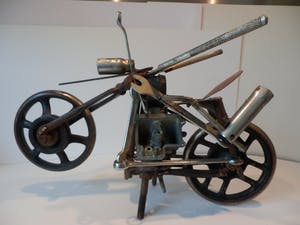 Niet of onleesbaar gesigneerd - METALEN SCULPTUUR MOTORFIETS!!! kopen? Bied vanaf 1!