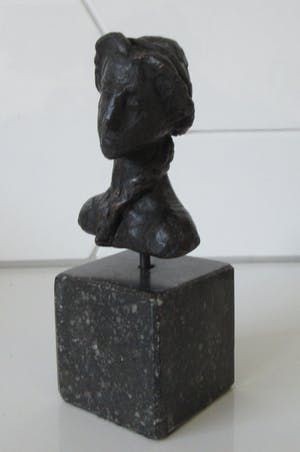 Niet of onleesbaar gesigneerd - Bronzen Buste van een vrouw met paardenstaart op sokkel kopen? Bied vanaf 10!