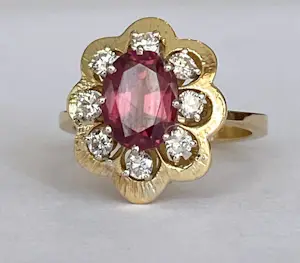 18 Kt. Geelgouden cocktailring met 1,80 ct granaat en diamanten kopen? Bied vanaf 900!