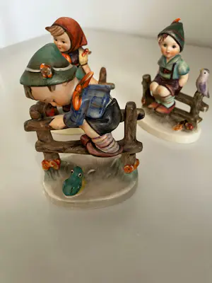 Porzellanfabrik W. Goebel - DRIE OP EEN HEK< prachtige oude hummels nrs. 111,112 en 201 - TMK4 kopen? Bied vanaf 98!