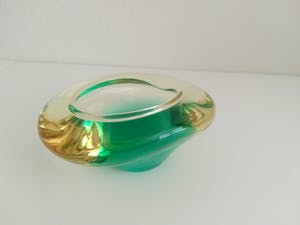Niet of onleesbaar gesigneerd - Zeldzaam mooi vintage glas, verlopend van helder geel naar groen kopen? Bied vanaf 1!