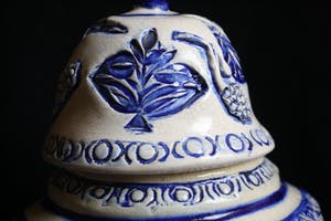 Niet of onleesbaar gesigneerd - Prachtige Grote Zeldzame Oude Deksel Pot (19e eeuw) kopen? Bied vanaf 1!