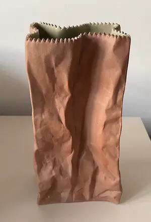 Tapio Wirkkala - Keramische "Paperbag vase" uitgevoerd voor Rosenthal kopen? Bied vanaf 80!
