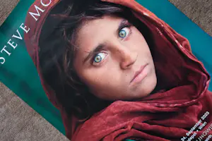Steve McCurry - Afghan Girl, 1984 kopen? Bied vanaf 75!