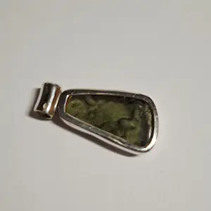Nieuwe zilveren hanger met Moldaviet kopen? Bied vanaf 75!