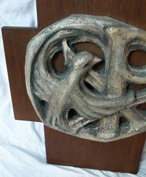 Klaas Pijlman - Chamotte / Aardewerk op paneel , Duif & Pax Christi - ca. 1970 kopen? Bied vanaf 25!