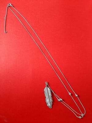 Curiosa - Keting met hanger en oorbelen kopen? Bied vanaf 1!