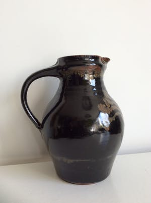 Joop Crompvoets - Zwarte keramiek vaas, floraal decor kopen? Bied vanaf 45!