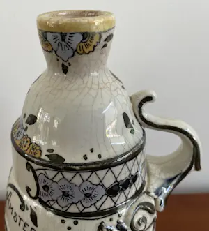 Faience- en Tegelfabriek Holland-Utrecht - Aardewerk Jenever of likeurkruikje "Wynand Fockink Amsterdam 1679" kopen? Bied vanaf 55!