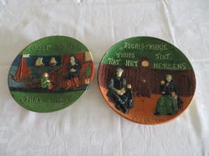 Niet of onleesbaar gesigneerd - Antieke oude spreukborden (2) zeker van voor 1945 (zie spelling) kopen? Bied vanaf 10!