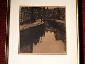 Niet of onleesbaar gesigneerd - Gesigneerde zg. droge naald Ets "Amsterdam OZ Achterburgwal" verkocht voor € 10!