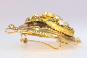 Vintage antique Victorian gold pendant with half seed pearls kopen? Bied vanaf 523!